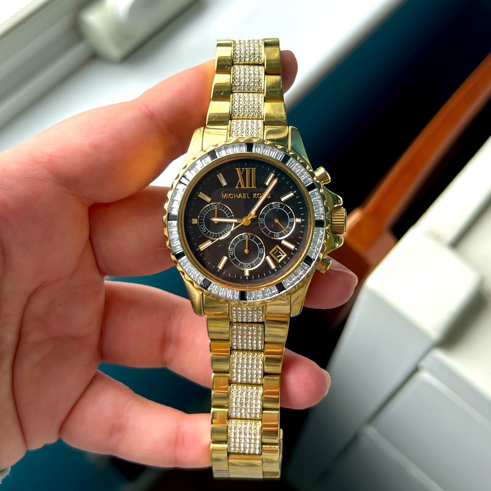 Michael Kors Everest Gold with Black Dial with Baugette & Pave Stones.